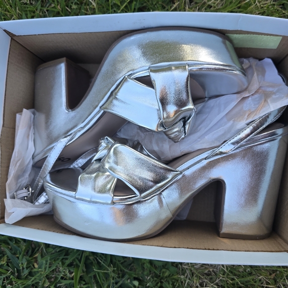 Silver Platforms - Picture 3 of 3